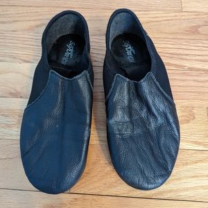 Black SoDanca jazz dance shoes